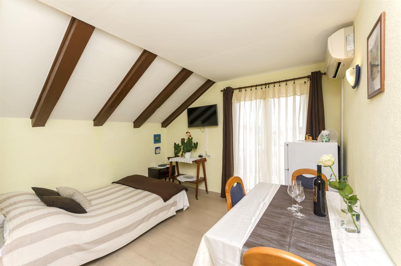 Apartments Toni Vodice Bagian luar foto