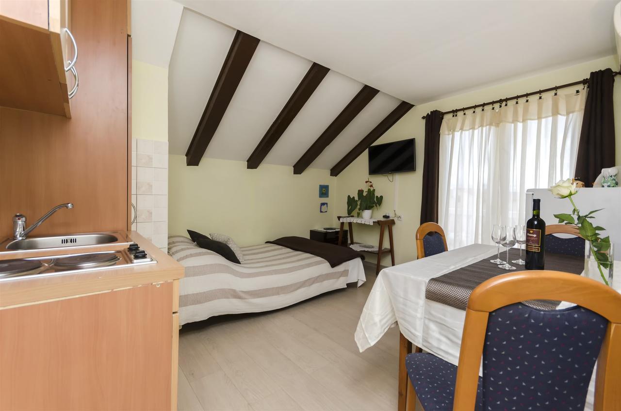 Apartments Toni Vodice Bagian luar foto