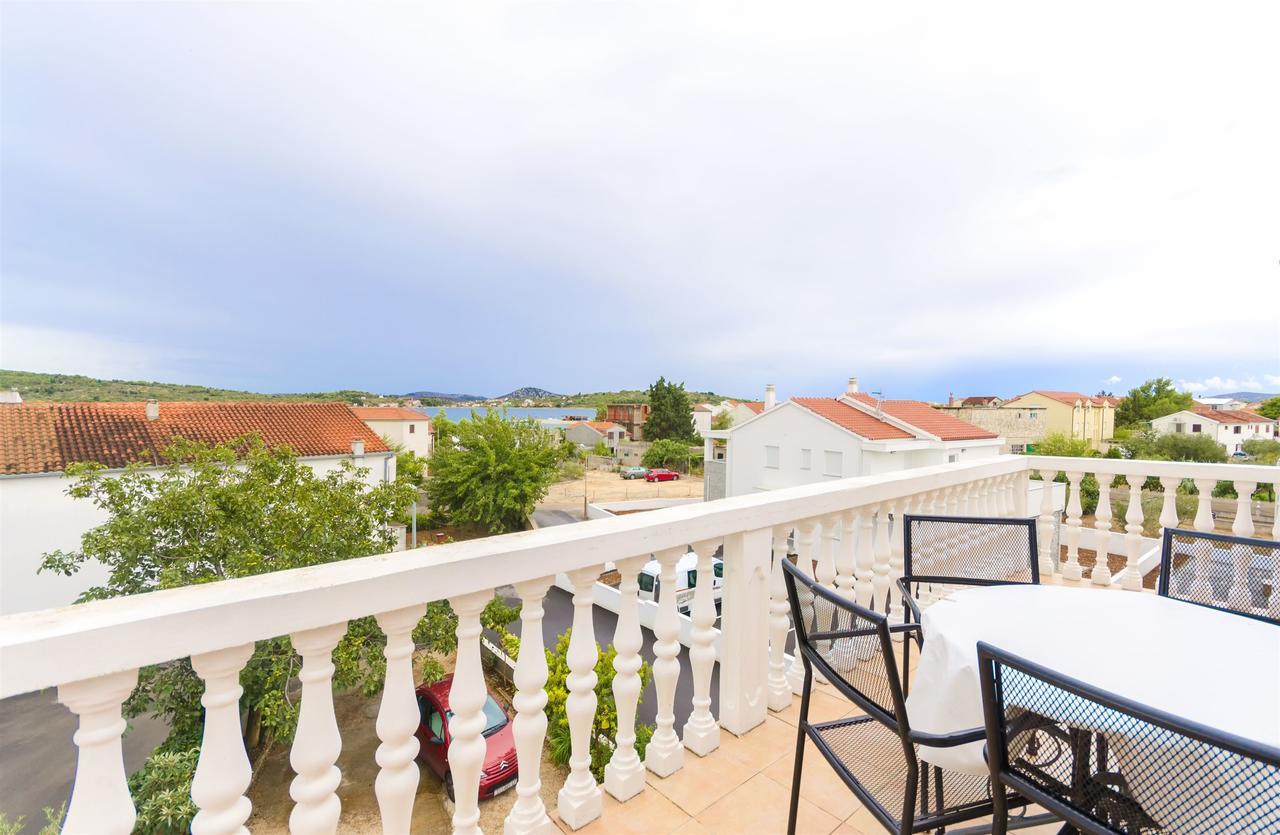 Apartments Toni Vodice Bagian luar foto