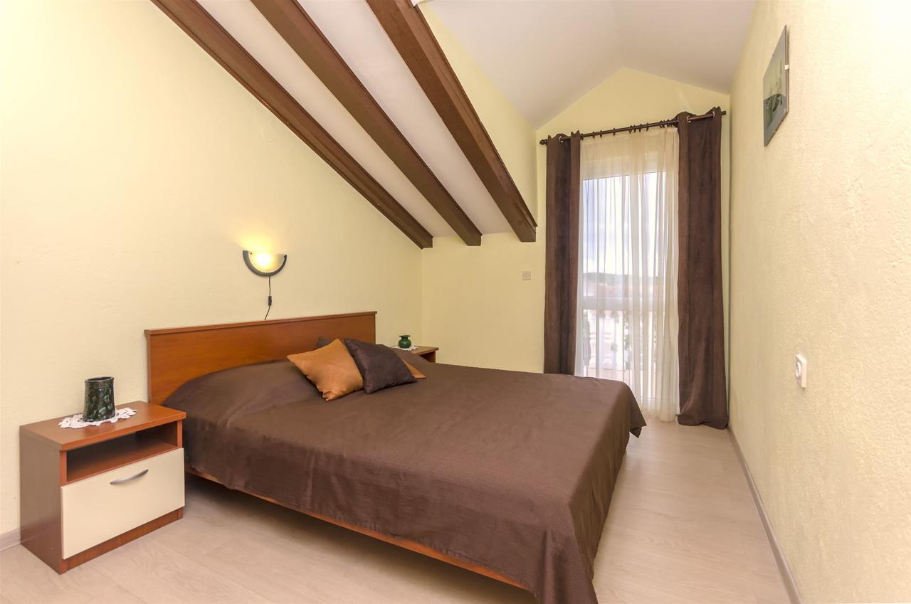 Apartments Toni Vodice Bagian luar foto
